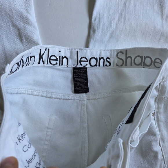 Calvin Klein Women's White Shape Jeans - Picture 12 of 12